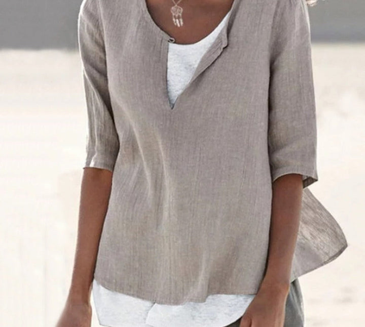 Dames V-hals shirt, comfortabel en stijlvol, ideaal voor casual zomerdagen.