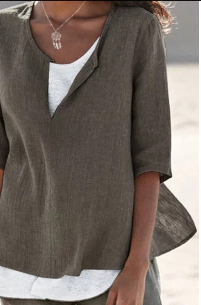 Geel dames V-hals top, levendig en stijlvol, voor een frisse zomerlook.