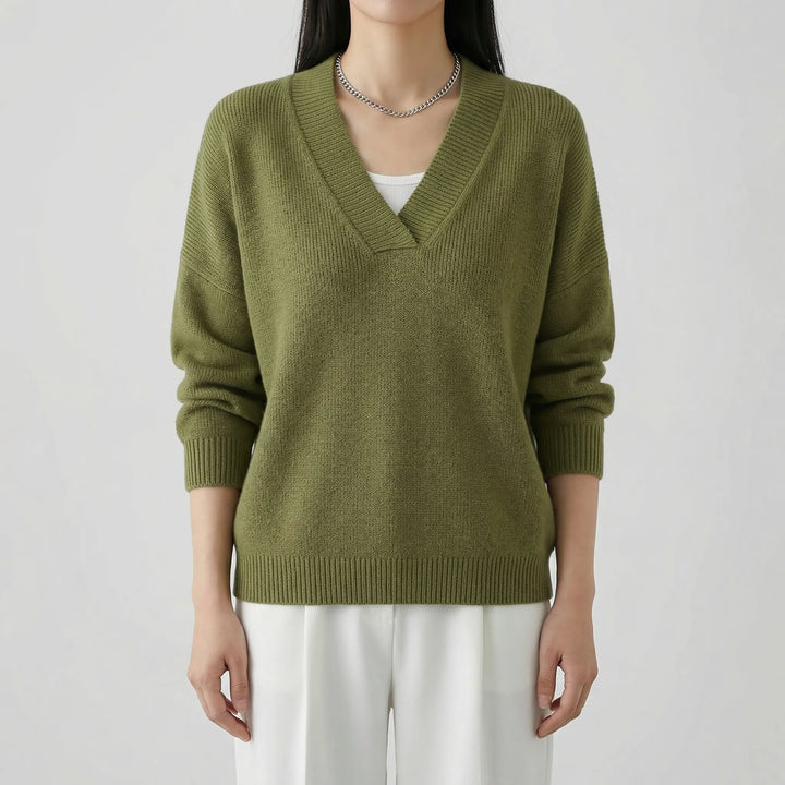 Trendy dames top met V-hals en moderne pasvorm, creëert een modieuze vrouwelijke uitstraling.
