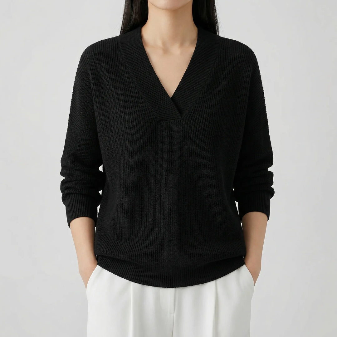 Nieuwe collectie dameskleding: V-hals top met strakke moderne pasvorm, zowel comfortabel als elegant.