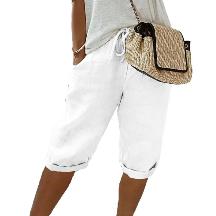 Witte dames kniebroek van katoenmix, vintage look met elastische taille en handige zakken, casual en comfortabel.