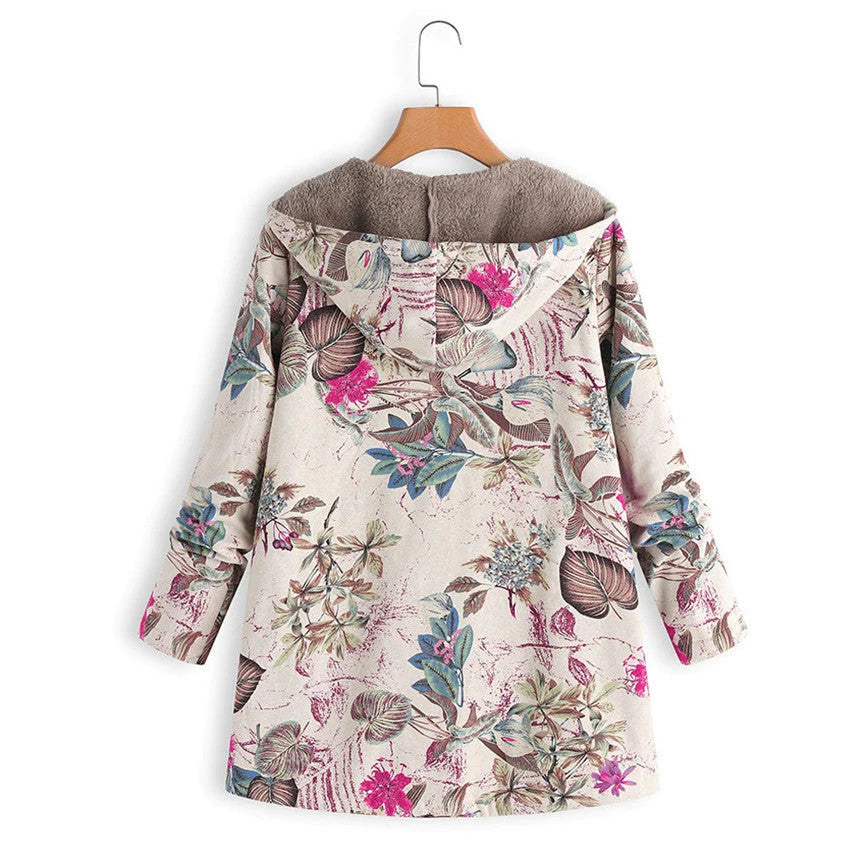 Nieuwe dames winterjas met zachte, comfortabele voering. Warme vintage bovenkleding voor modebewuste vrouwen.