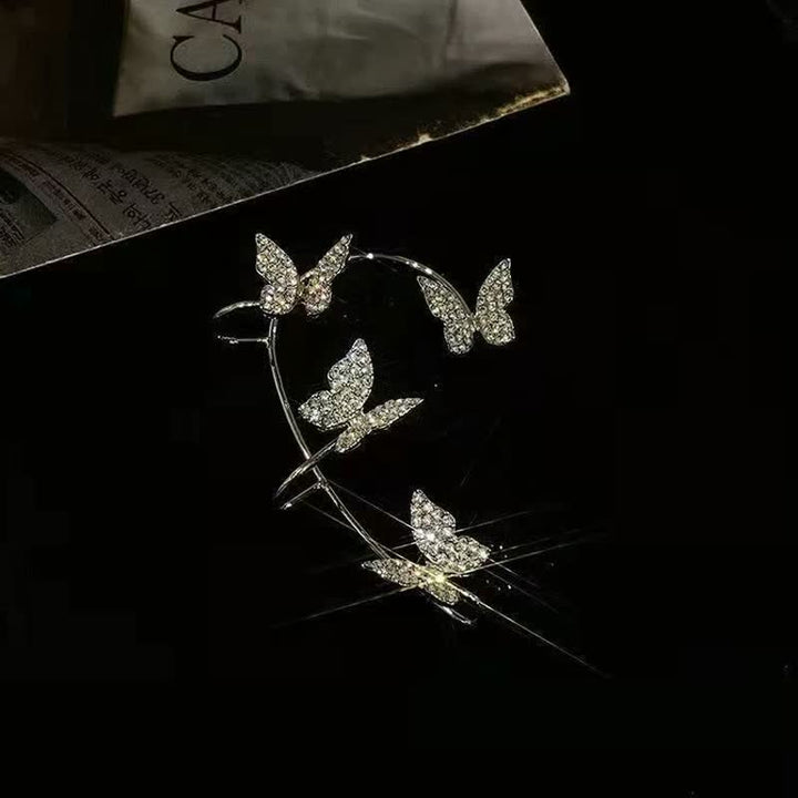Gedetailleerde vlinder oor manchet voor dames. Elegante CuteClip™ oorbel, perfect als modeaccessoire zonder gaatjes.