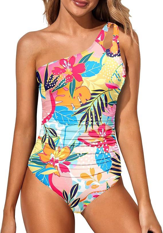 Zwemkleding dames: vormgevend badpak met één schouder, ideaal voor de zomerzon.