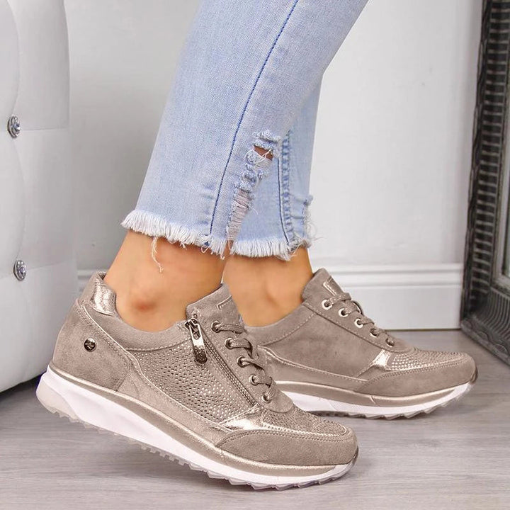 "Dames wandelschoenen met orthopedische ondersteuning, duurzaam suède en ronde teen, ideaal voor comfort en stijl."