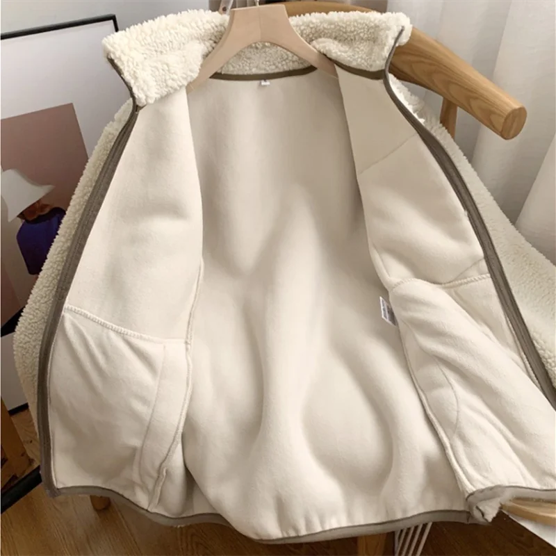 Zacht dames sherpa rits jack, warm en comfortabel. Ideaal casual jack voor winter en buitenmode.
