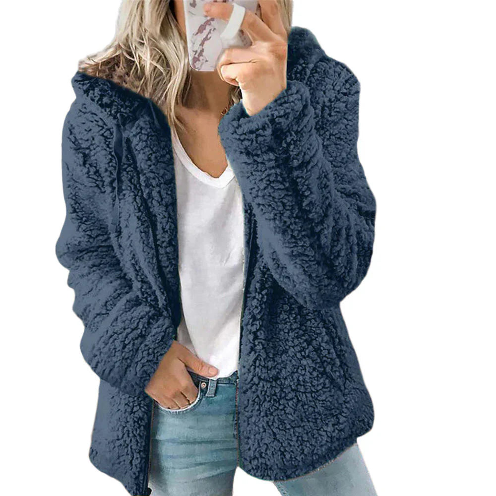 Comfortabele dames hoodie van zacht pluche, met capuchon en praktische rits. Ideaal als vest.