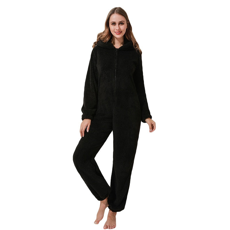 Gevoerde lange mouw jumpsuit voor dames, perfect als comfortabele winter pyjama voor binnen.