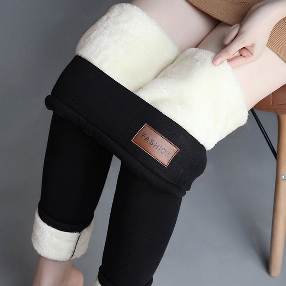 Warme damesbroek, dik pluche en trekkoord voor extra comfort en perfecte pasvorm.