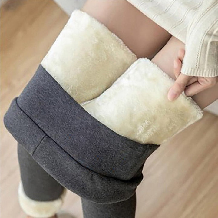 Warme damesbroek van hoogwaardig pluche, luxe comfort voor elke dag in huis.