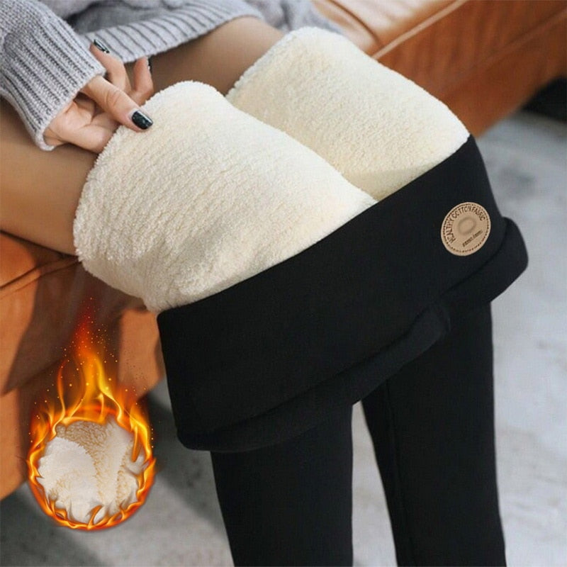 Dames pluchebroek, zacht aanvoelend en perfect tegen de kou, een must-have.