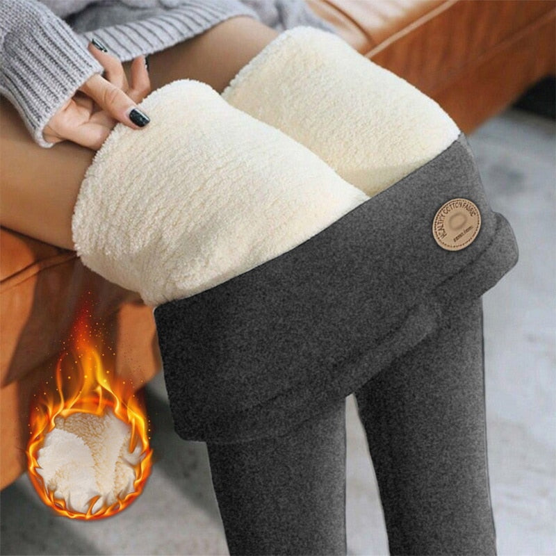 Warme en zachte dames pluchebroek, met elastische taille voor optimaal comfort.