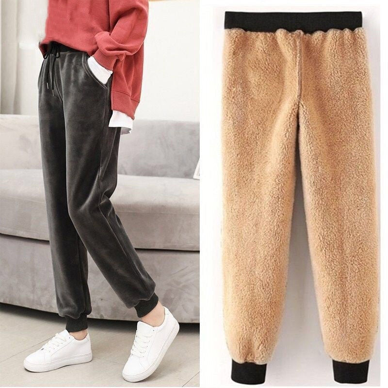 Casual dames pluchebroek met trekkoord, ideaal voor ontspanning en behaaglijke warmte.