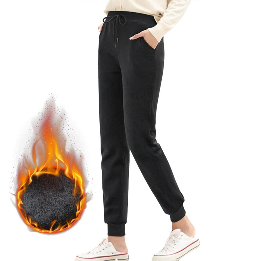 Comfortabele damesbroek van warm pluche, perfecte winterkleding voor damesmode.