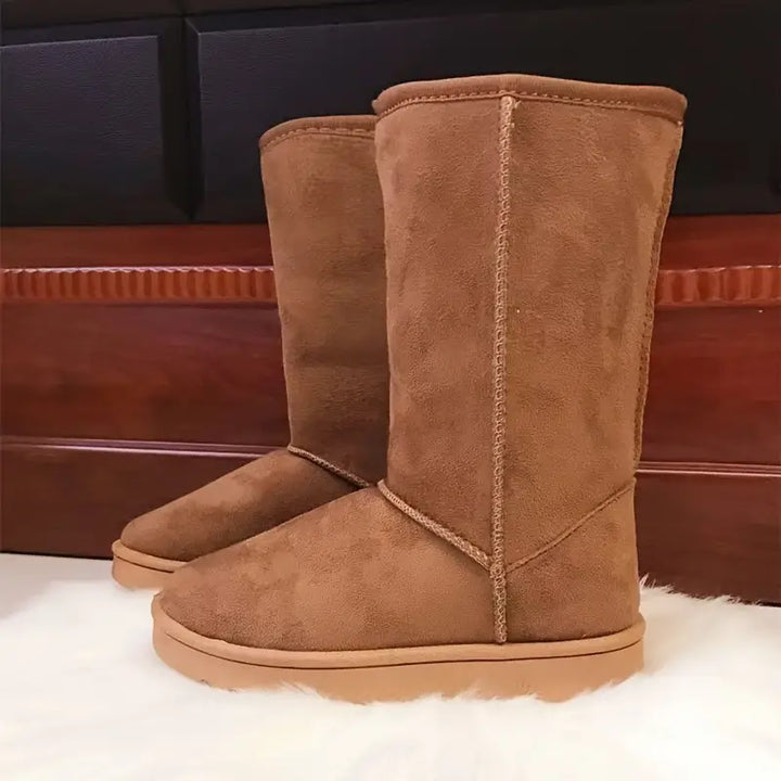 Makkelijke slip-on dames winterlaarzen Aria, warm gevoerd met fleece en stevige antislipzool voor comfort en wintermode.