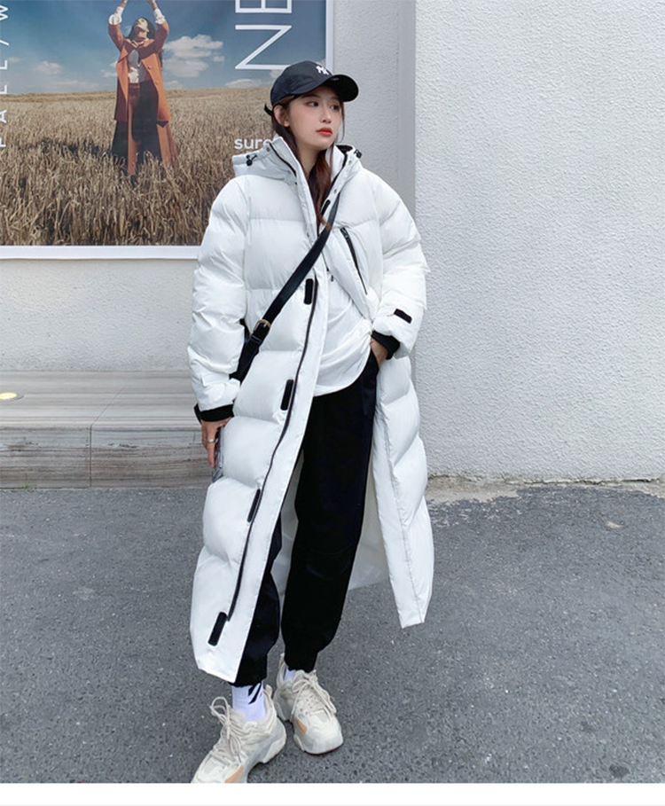 Model draagt warme Tommy Dons parka, comfortabele dames winterjas.