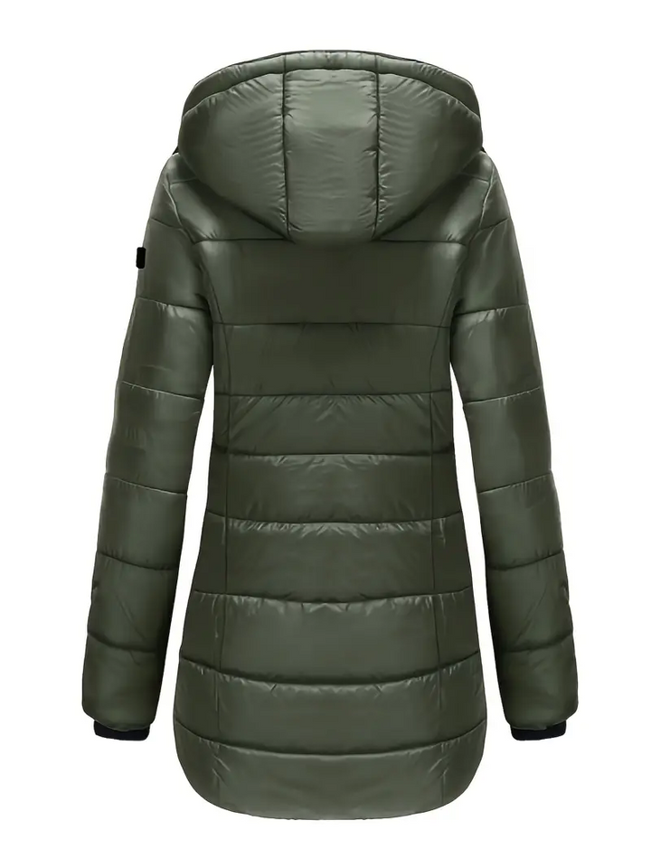 Praktische waterdichte dames winterjas, halflang design, ideaal voor outdoor avonturen en stadswandelingen.