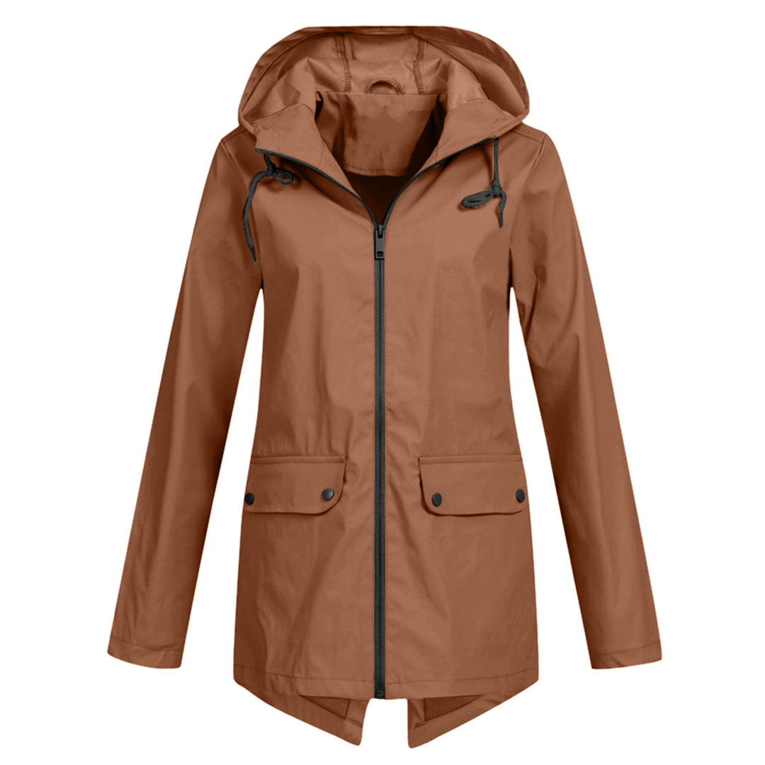 Getailleerde waterdichte dames tussenjas met capuchon, ritssluiting. Populair en perfect voor wisselvallig weer.