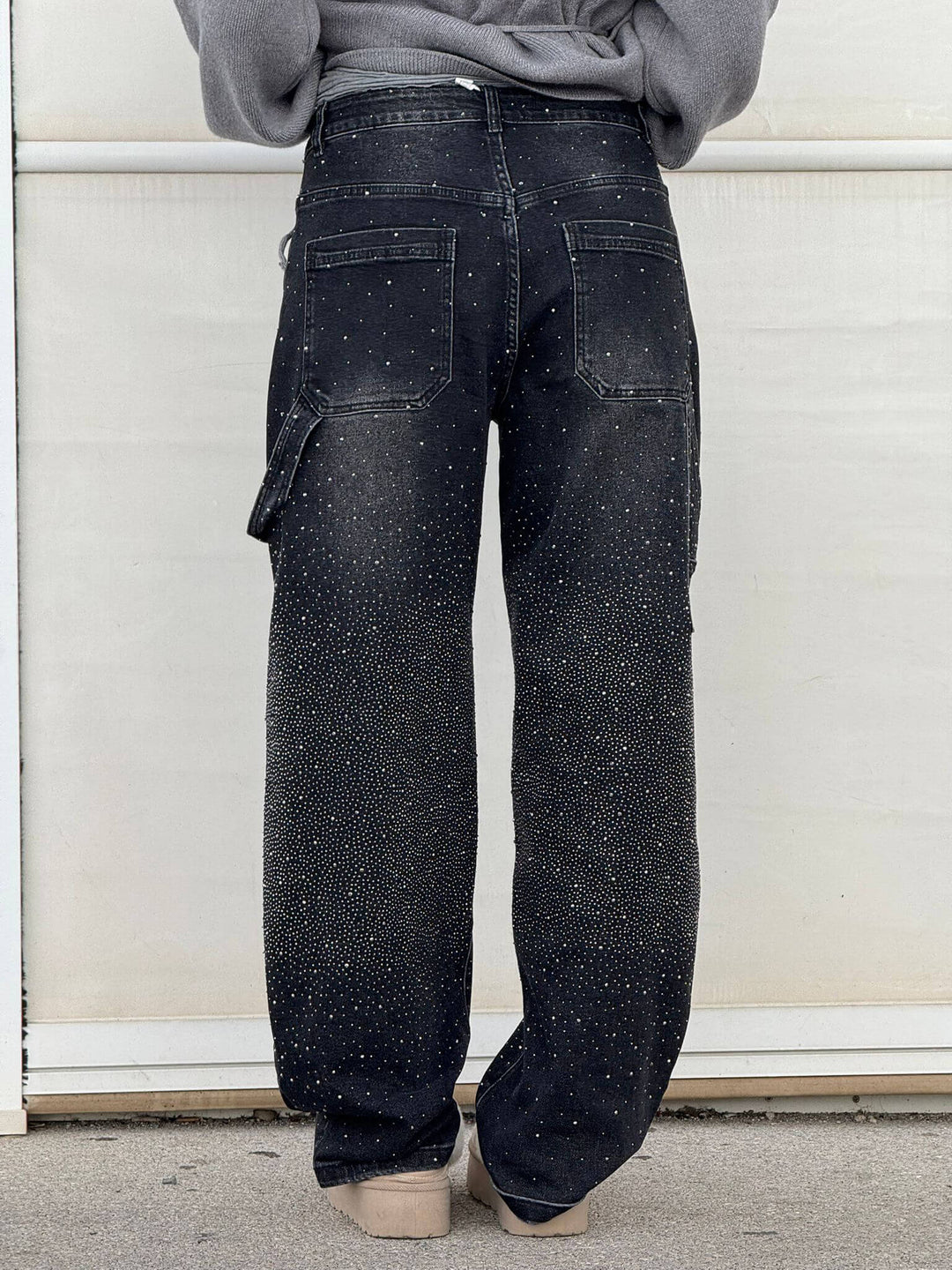 Elegante dames jeans met wijde pijpen en glamoureuze strass decoratie. Ultiem comfort.