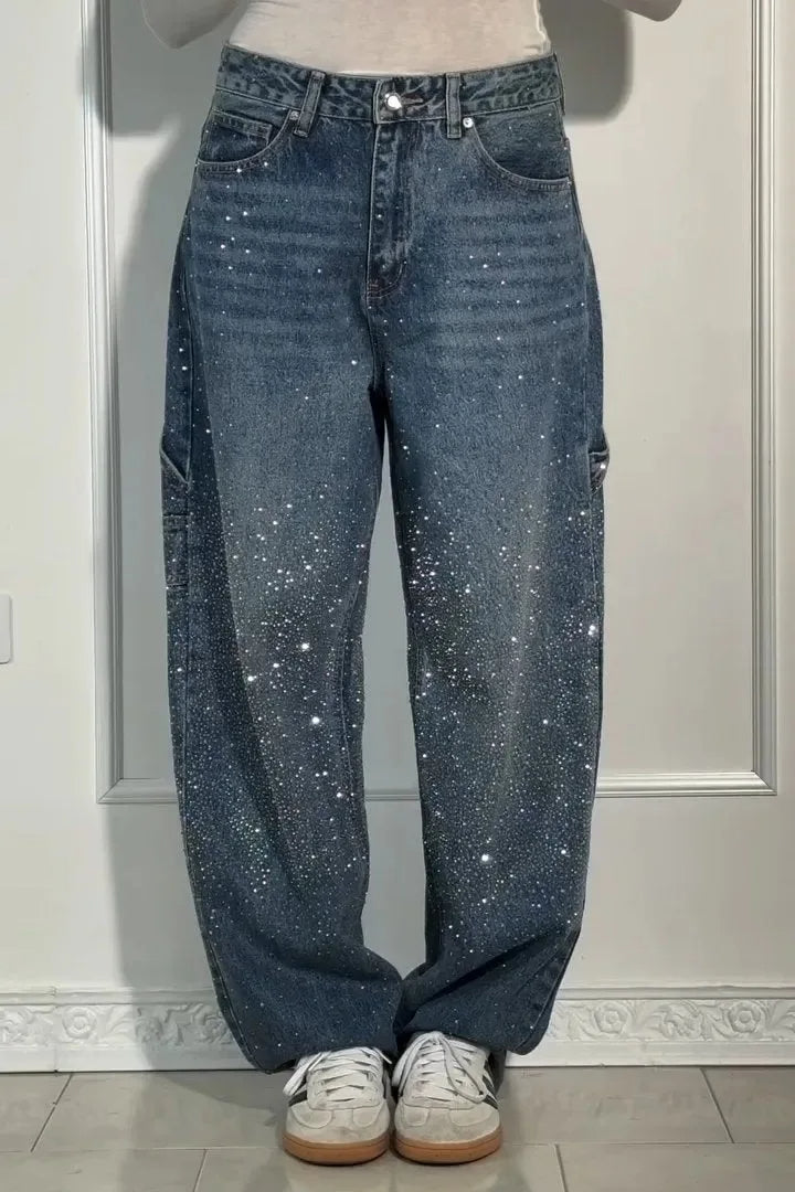 Glitter jeans voor dames met wijde pijpen, strass details. Ideaal voor streetstyle of festivals.