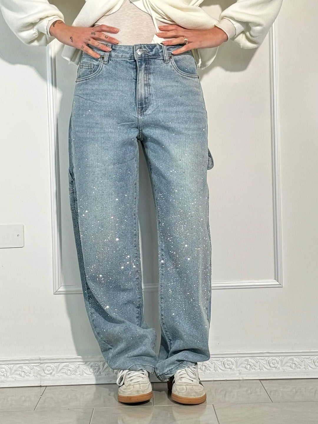 Losse pasvorm wide leg jeans met sprankelende rhinestones. Moderne dames jeans voor elke dag.