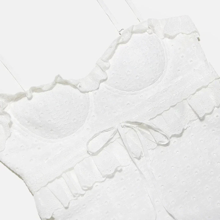 Stijlvolle witte maxi jurk 'Alina' met delicate borduurdetails en verstelbare spaghettibandjes.