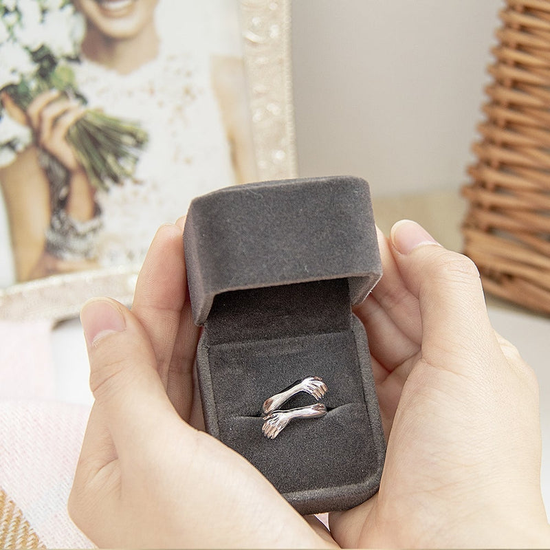 Verstelbare zilveren dames knuffelring, hypoallergeen. Ideaal Valentijnscadeau dat altijd past en comfortabel is.
