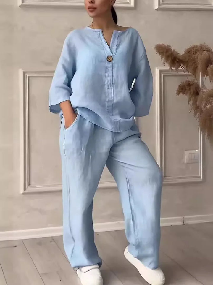 Stijlvolle Melina zomer set voor dames. Tweedelige outfit met linnen blouse en comfortabele wijde broek.