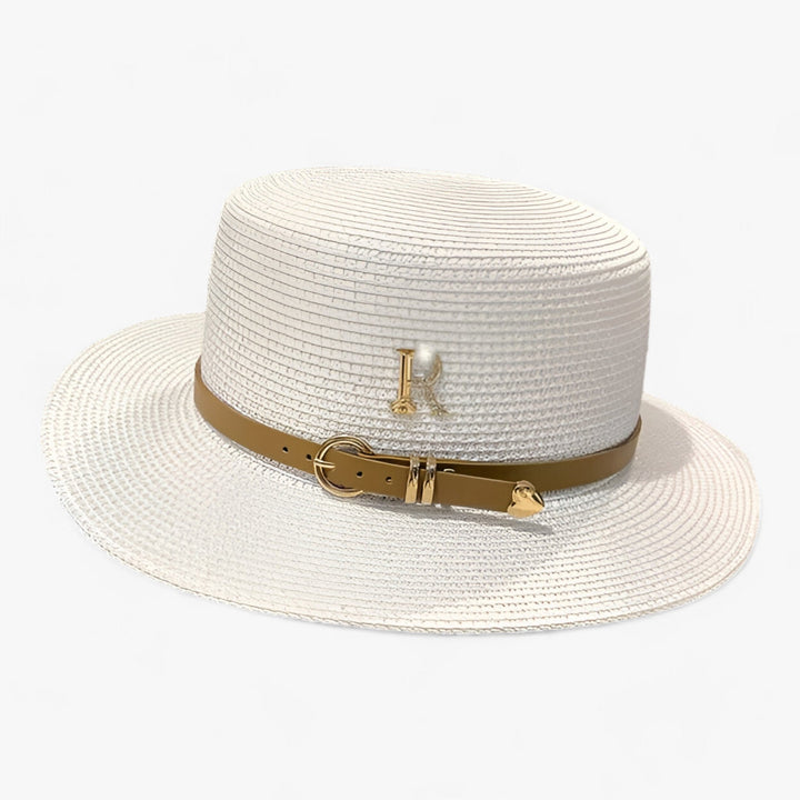 Stijlvolle dames zomerhoed Aurelle, een modieus accessoire met platte top, ideaal voor stranddagen en vakanties.