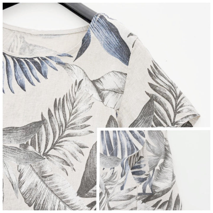 Casual A-lijn zomerjurk met botanische bloemenprint. Ideaal als strandjurk of voor warme dagen.