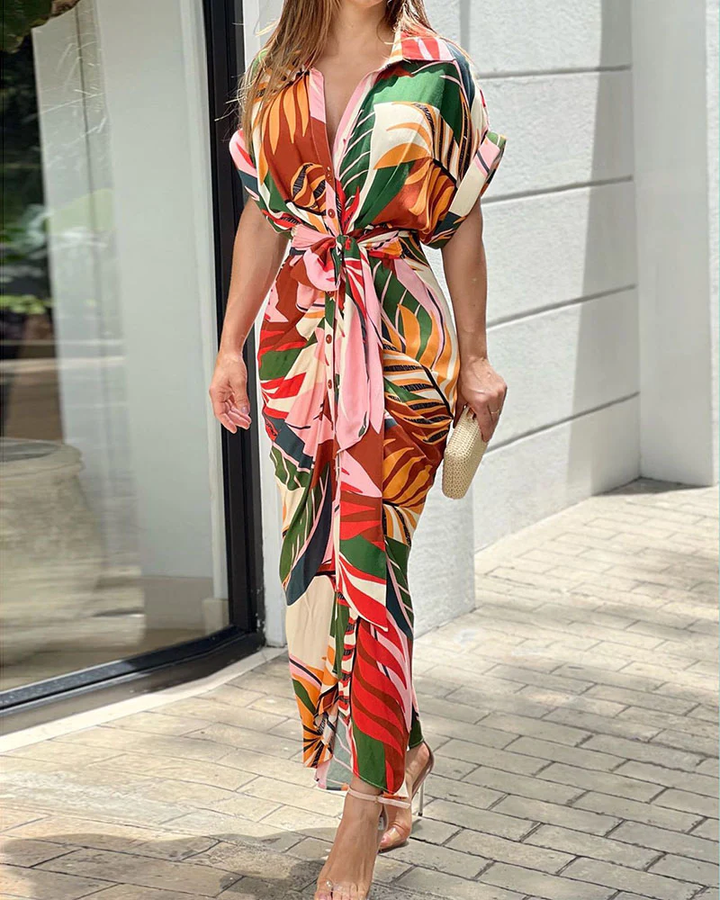 Dames zomerse maxi-jurk Mirella met elegante kraag en stijlvolle bandplooi, ideaal voor strand of vakantie.