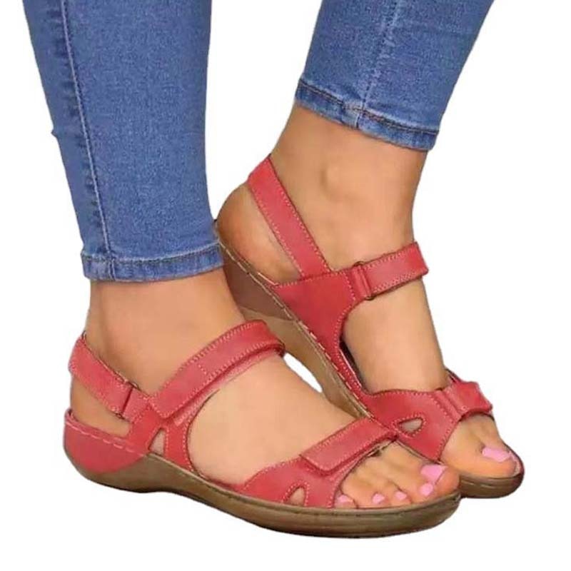 Verstelbare dames sandalen met zachte bandjes en ergonomische zool. Optimale comfortabele zomerschoenen.