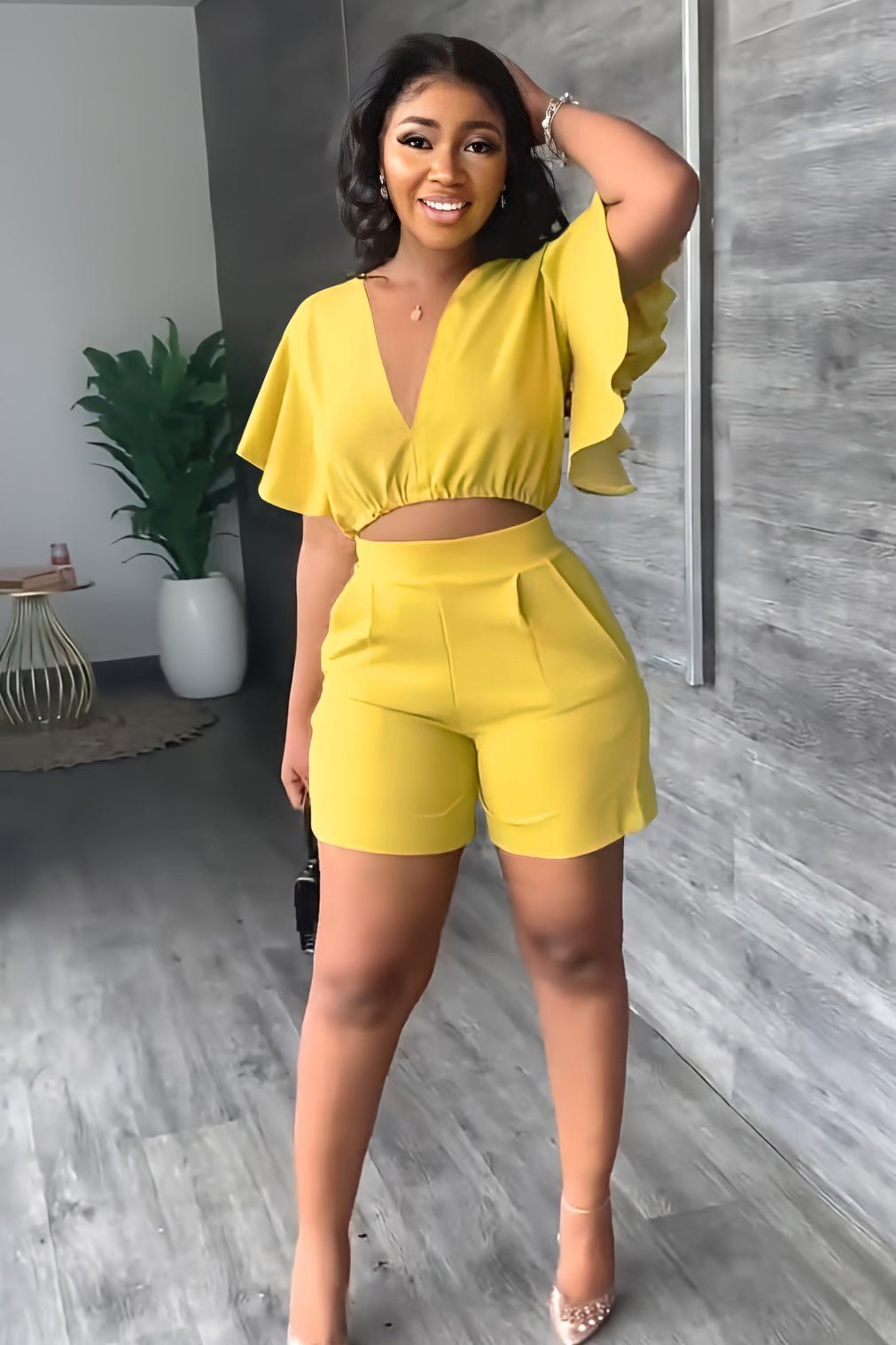 Trendy dames zomerset Marlene, geplooid design. Comfortabele crop-top en shorts.
