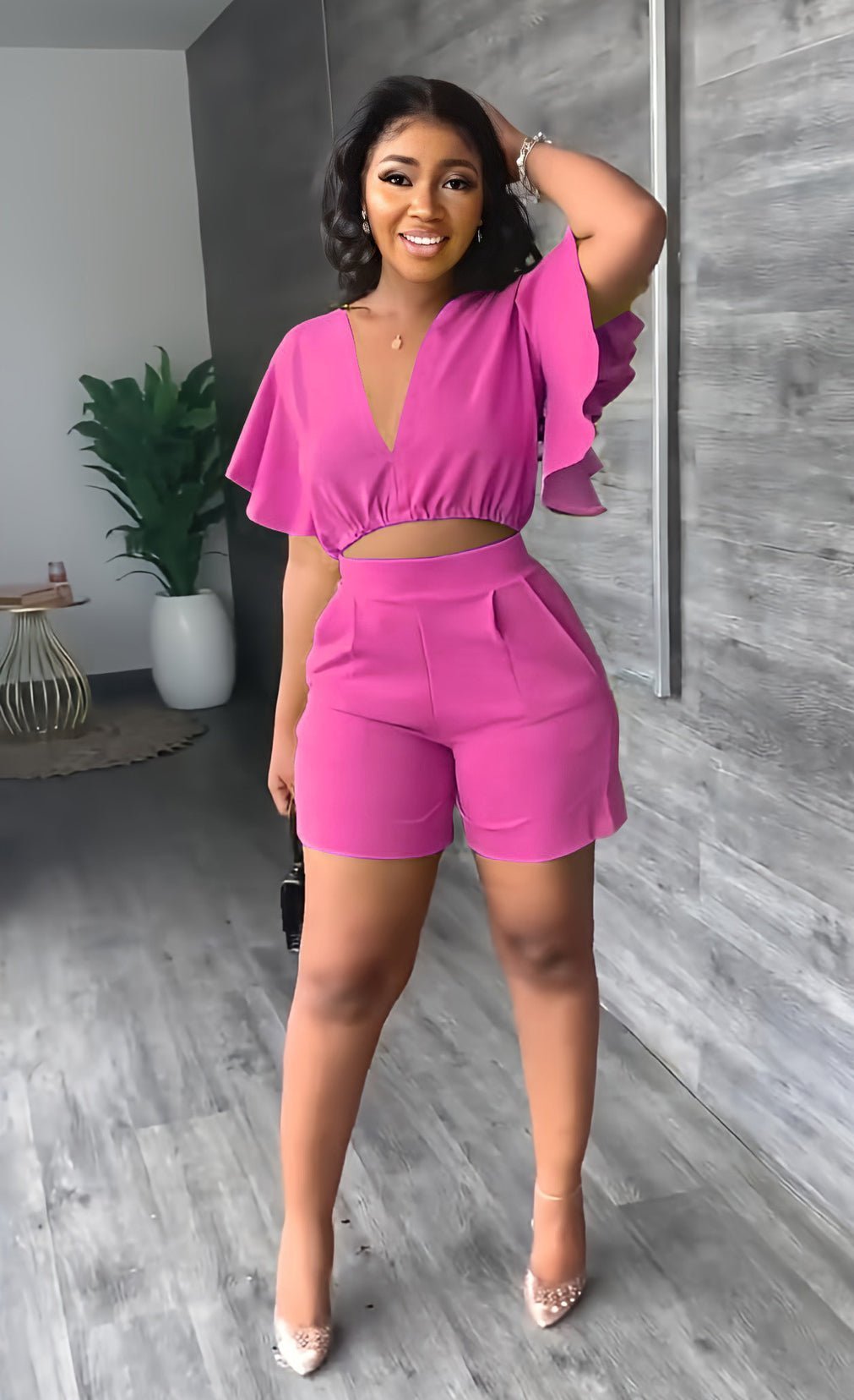 Comfortabele en trendy Marlene zomerset, tweedelig geplooid met crop-top en hoge taille shorts.