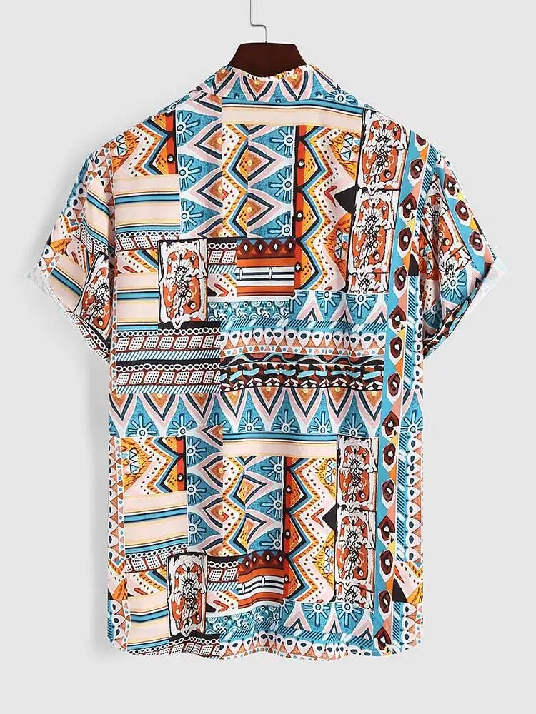 Zomershirt voor dames met unieke etnische patronen, korte mouwen en praktische borstzak. Ideaal voor festivals.