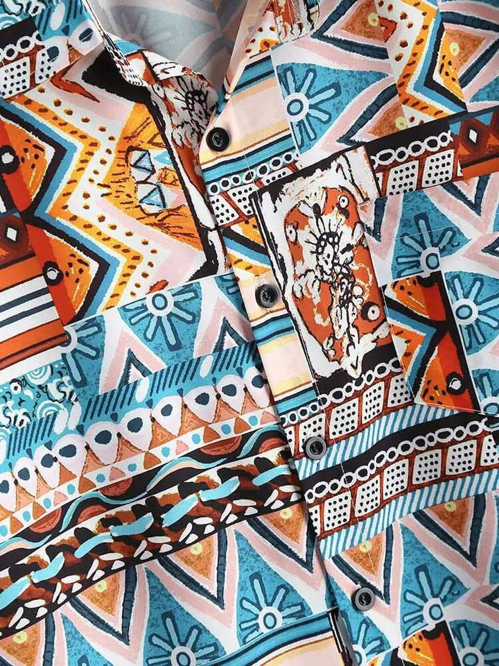 Comfortabel Nova dames zomershirt met onderscheidende etnische print, korte mouwen en borstzak. Perfect voor casual dagen.
