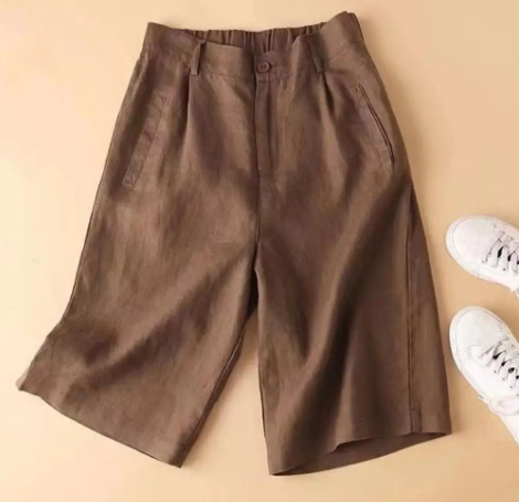 Veelzijdige Elvira dames shorts, knielengte. Ideaal voor casual uitjes, vakantie of gewoon comfortabel thuis in de zomer.