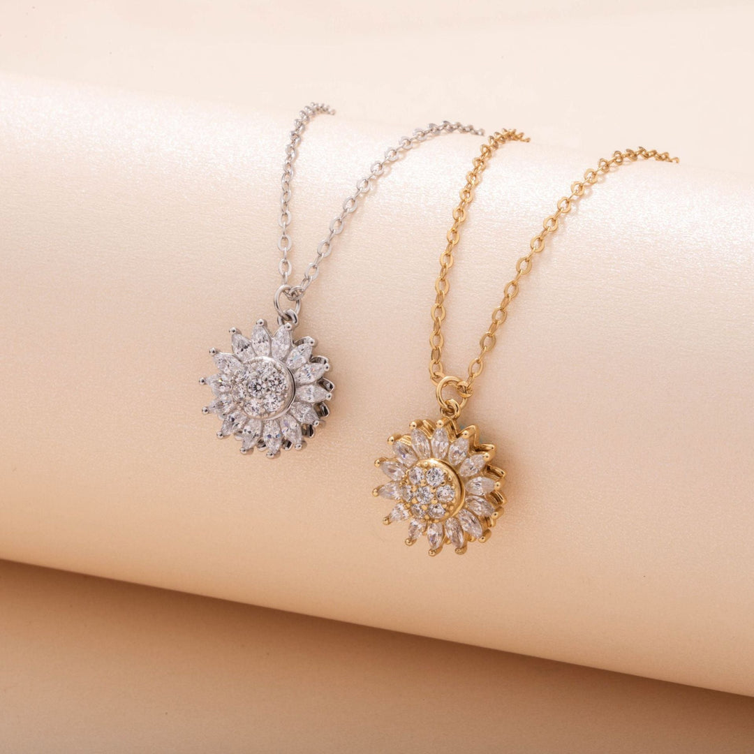 Dames zonnebloem ketting, symbool van liefde, geluk en welvaart. Zilverkleurig, verstelbaar, hypoallergeen sieraad.