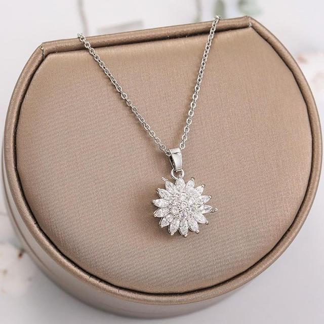 De perfecte zonnebloem ketting: liefde, geluk en welvaart gecombineerd in een hypoallergeen sieraad.