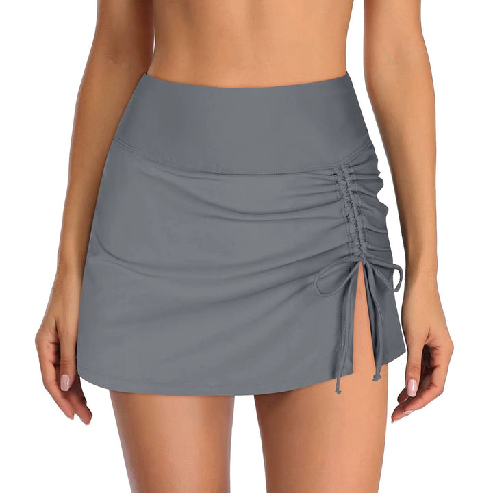 Dames zwemshorts Liv, detail van de elegante zijsplit voor extra bewegingsvrijheid.