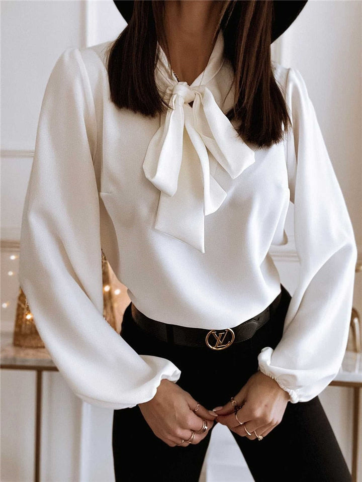 Damesblouse met elegante strik, een stijlvolle top perfect voor zowel kantoor als casual gelegenheden.