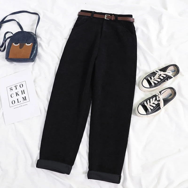 Trendy damesbroek met wijde pijpen en hoge taille, een veelzijdige keuze voor modieuze casual looks.