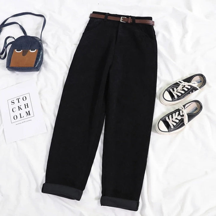 Trendy damesbroek met wijde pijpen en hoge taille, een veelzijdige keuze voor modieuze casual looks.