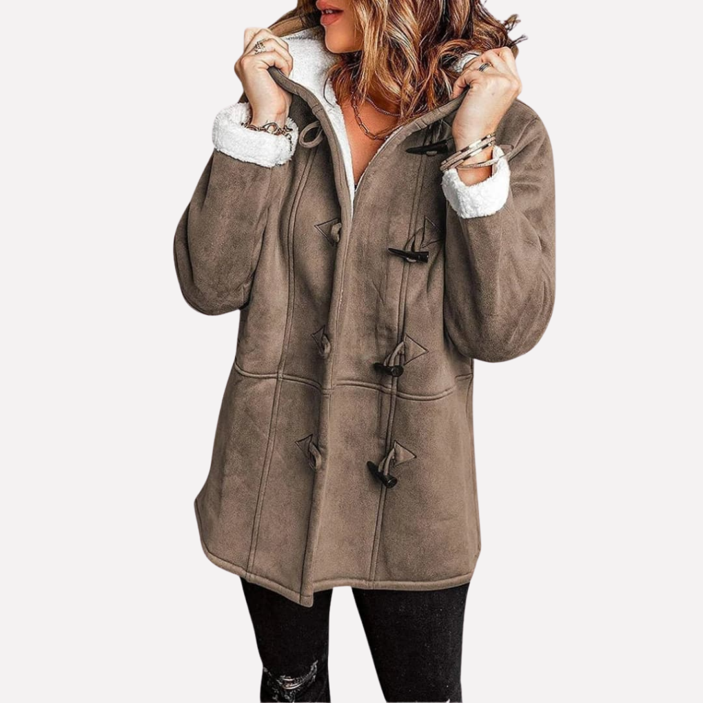 Zijprofiel van de casual damesjas met capuchon en elegante togglesluiting, comfortabele jas.