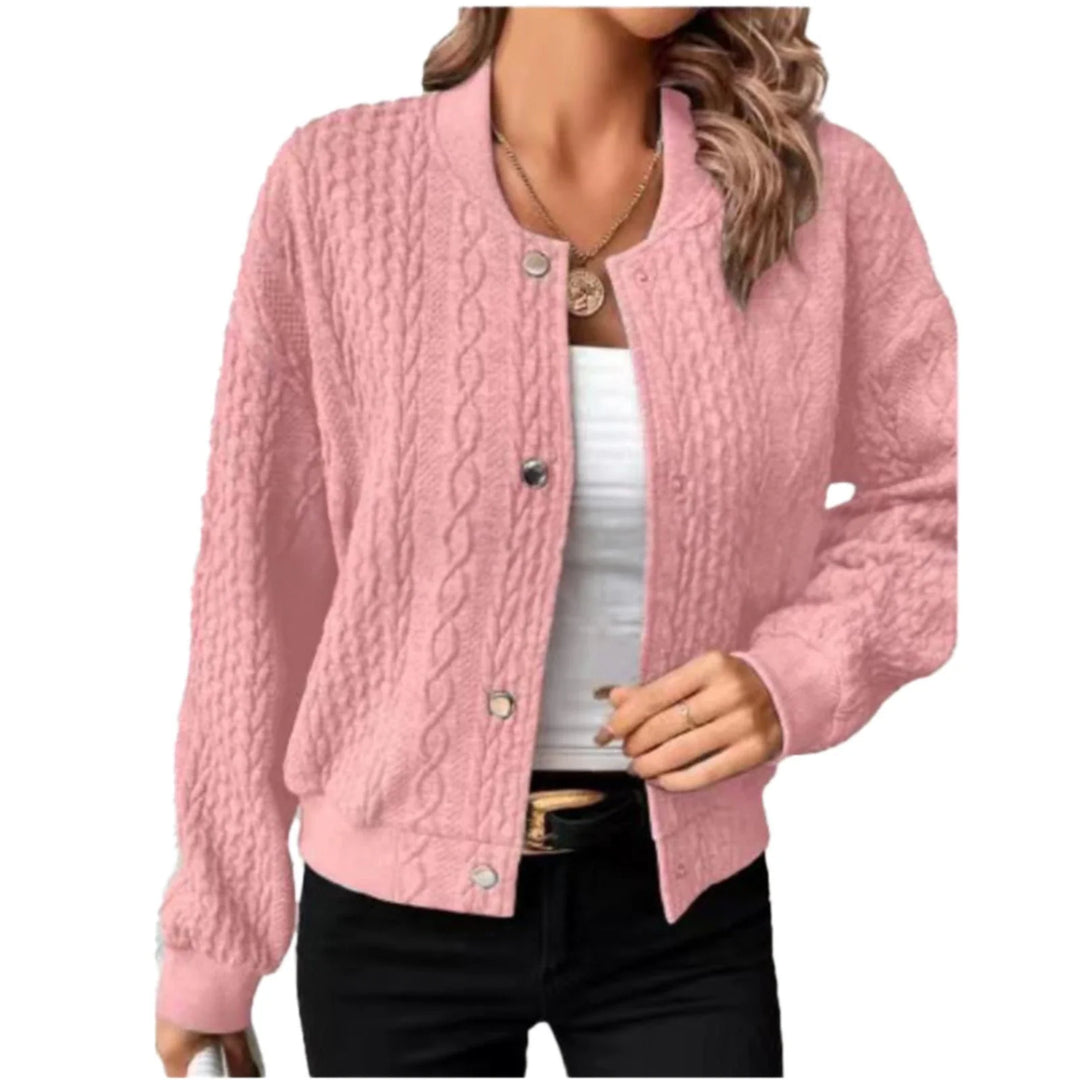 "Damesvest Elin met knoopjes, zacht en luxueus, in grijs; elegant design ideaal voor elke stijlvolle gelegenheid."