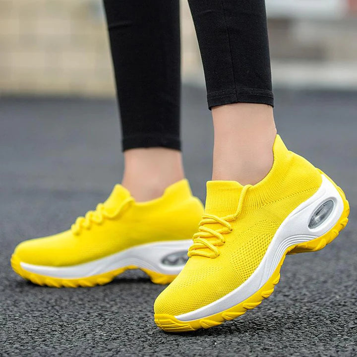 Close-up van het ademende materiaal van de DanasShoes orthopedische dames wandelschoenen; ultiem comfort voor voeten.