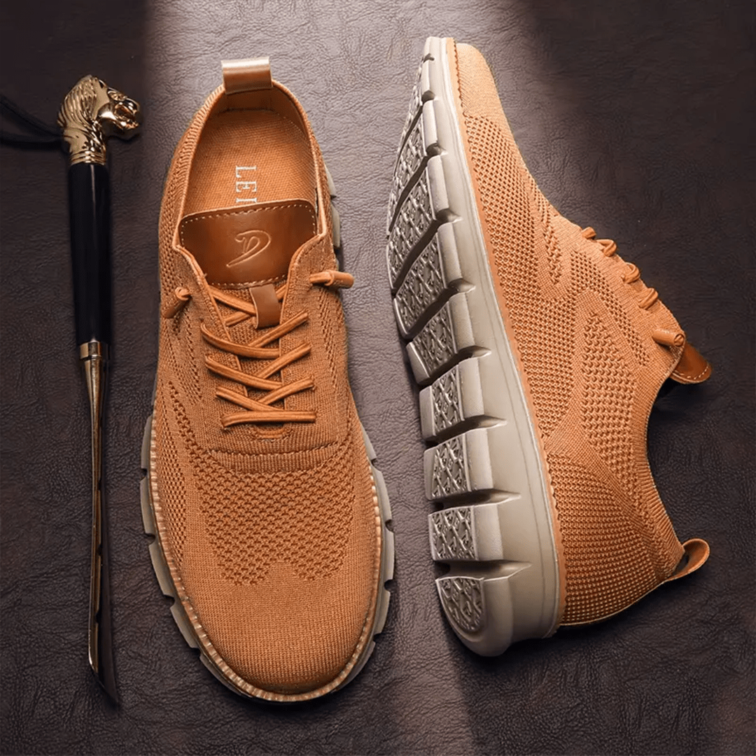 Witte herensneakers met subtiele accenten, casual veterschoenen voor comfort en stijl.