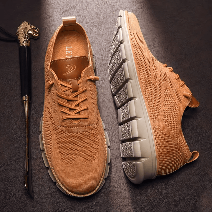 Witte herensneakers met subtiele accenten, casual veterschoenen voor comfort en stijl.