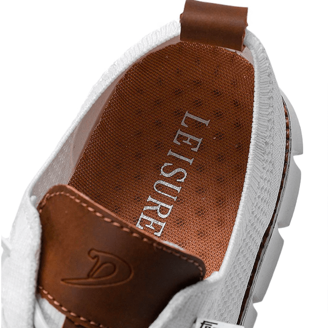 Witte casual herensneakers, veterschoenen met modern comfort en een tijdloze uitstraling.