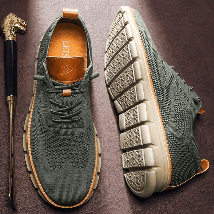 Zwarte veelzijdige herensneakers, veterschoenen met een strak modern design en optimaal comfort.